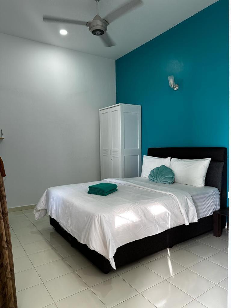 Red Coral Homestay *