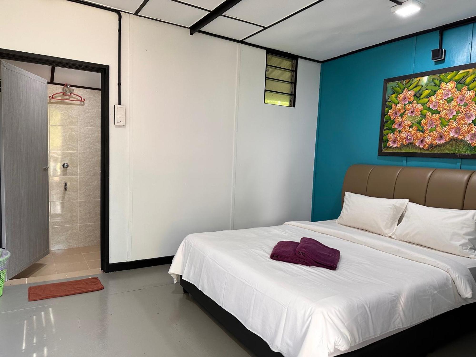 Red Coral Homestay *