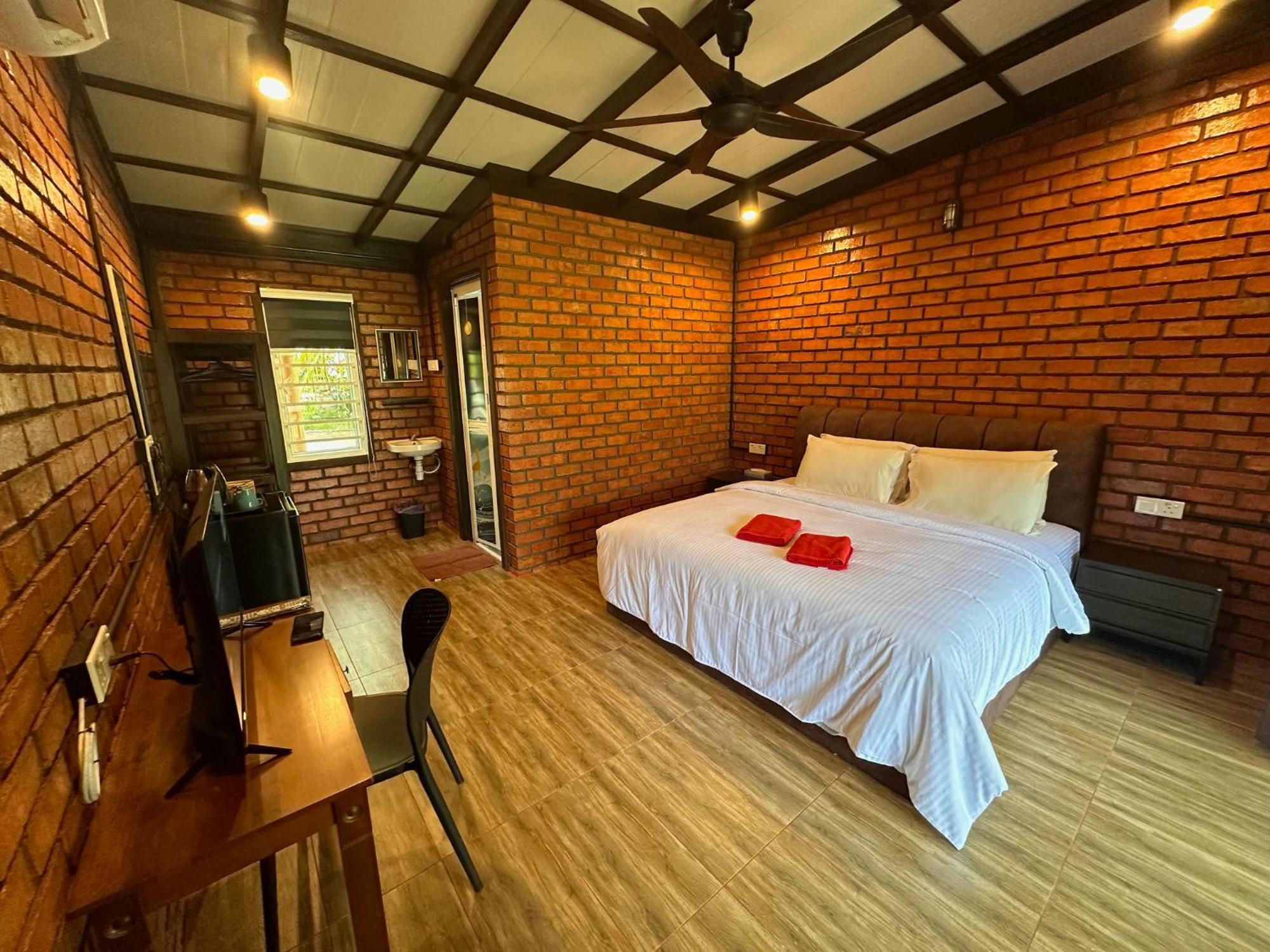 Red Coral Homestay *